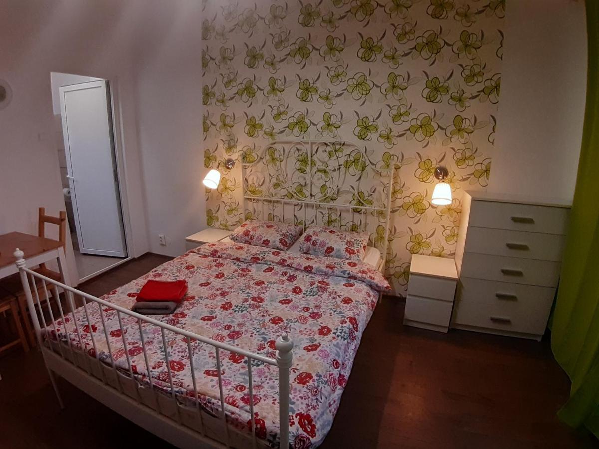 Romantic Calm Apartments Piata Universitate Βουκουρέστι Εξωτερικό φωτογραφία